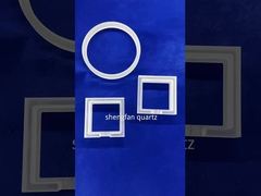 Λέιζερ ημιαγωγών που τρυπά το διαφανές πιάτο γυαλιού χαλαζία με την τρύπα με τρυπάνι