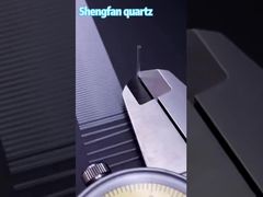 Αυτό είναι ένα τριχοειδές σωληνάκι χαλαζία που έχει περίπου το ίδιο πάχος με μια τρίχα.