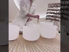 Εισαγάγετε τα προϊόντα Crystal Singing Sounds Transform Space Soothing για απόλυτη χαλάρωση για εσάς